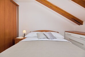 Apartamento (2 Bedrooms) | 1 quarto, ferros/tábuas de passar roupa, berço de viagem