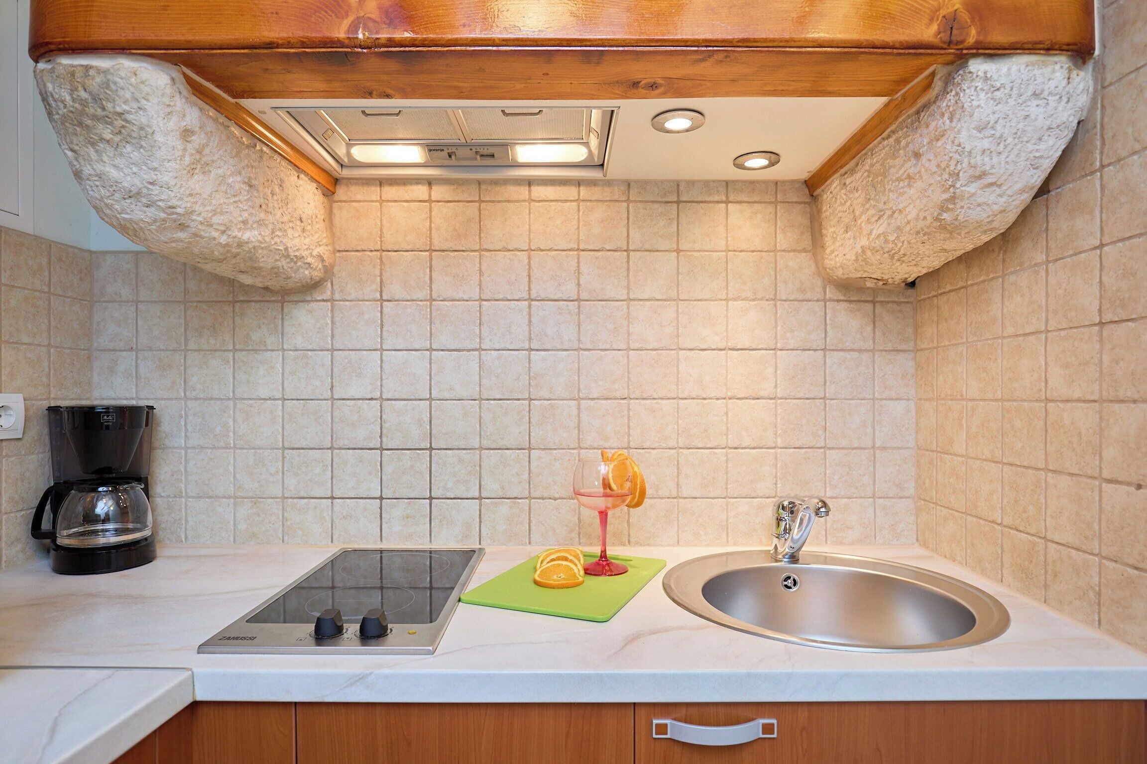 Appartement (2 Bedrooms) | Cuisine privée | Réfrigérateur, micro-ondes, plaque de cuisson, bouilloire électrique