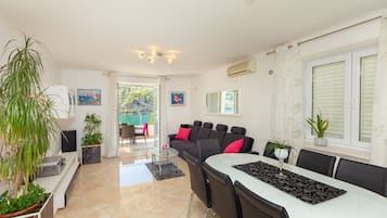 Comfort Apartment, Balcony, River View (4 Bedrooms) | Living area | TV
