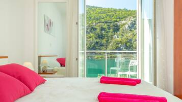 Comfort Apartment, Balcony, River View (4 Bedrooms) | 4 bedrooms, iron/ironing board, cots/infant beds, free WiFi
