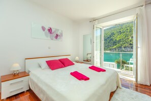 Comfort-huoneisto, parveke, jokinäköala (4 Bedrooms) | 4 makuuhuonetta, silitysrauta/-lauta, vauvansängyt, ilmainen Wi-Fi