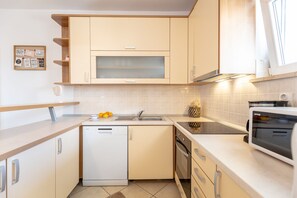 Lägenhet City - balkong - havsutsikt (2 Bedrooms) | Eget kök | Kylskåp, ugn, spishäll och diskmaskin