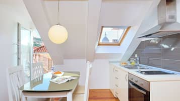 Appartamento City (1 Bedroom) | Cucina privata | Frigorifero, forno, piano cottura, macchina per tè/caffè
