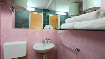 Studio, Terrace (0 Bedroom) | Bathroom | Hair dryer, towels