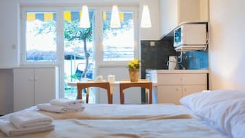 Studio, Terrace (0 Bedroom) | Iron/ironing board, travel cot, free WiFi, bed sheets