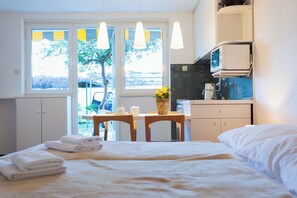 Studio, Terrasse (0 Bedroom) | Bügeleisen/Bügelbrett, Reisekinderbett, kostenloses WLAN, Bettwäsche