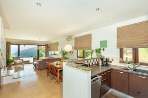 單棟房屋, 私人泳池, 河景 (3 Bedrooms) | 私人廚房 | 大型雪櫃/冰箱、微波爐、焗爐、爐具