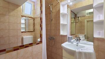 Apartment, Patio (2 Bedrooms) | Bathroom | Shower, hair dryer, towels