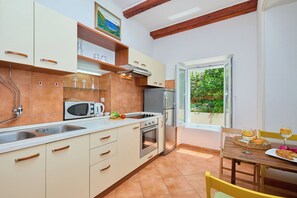 Apartment (2 Bedrooms) | Private kitchen | Full-sized fridge, microwave, oven, stovetop - Apartment Fresco (Dubrovnik)