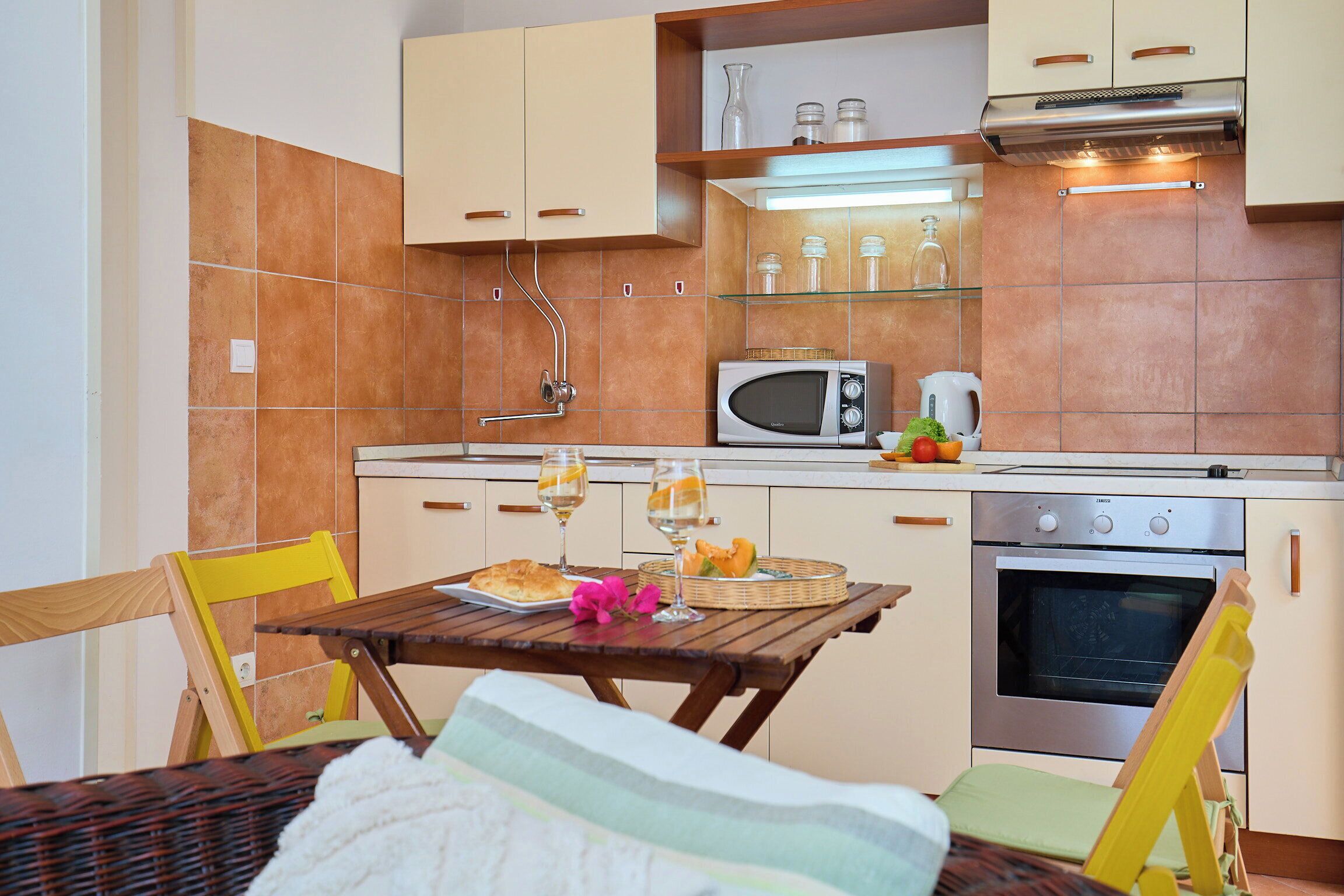 Departamento (2 Bedrooms) | Cocina privada | Cafetera y tetera, refrigerador con congelador, microondas y horno 