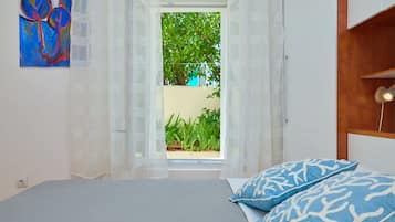 Leilighet, terrasse (2 Bedrooms) | 2 soverom, strykejern/-brett, barnesenger og reiseseng for barn