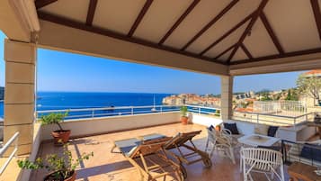 Apartamento exclusivo, terraza, vistas al mar (3 Bedrooms) | Terraza o patio