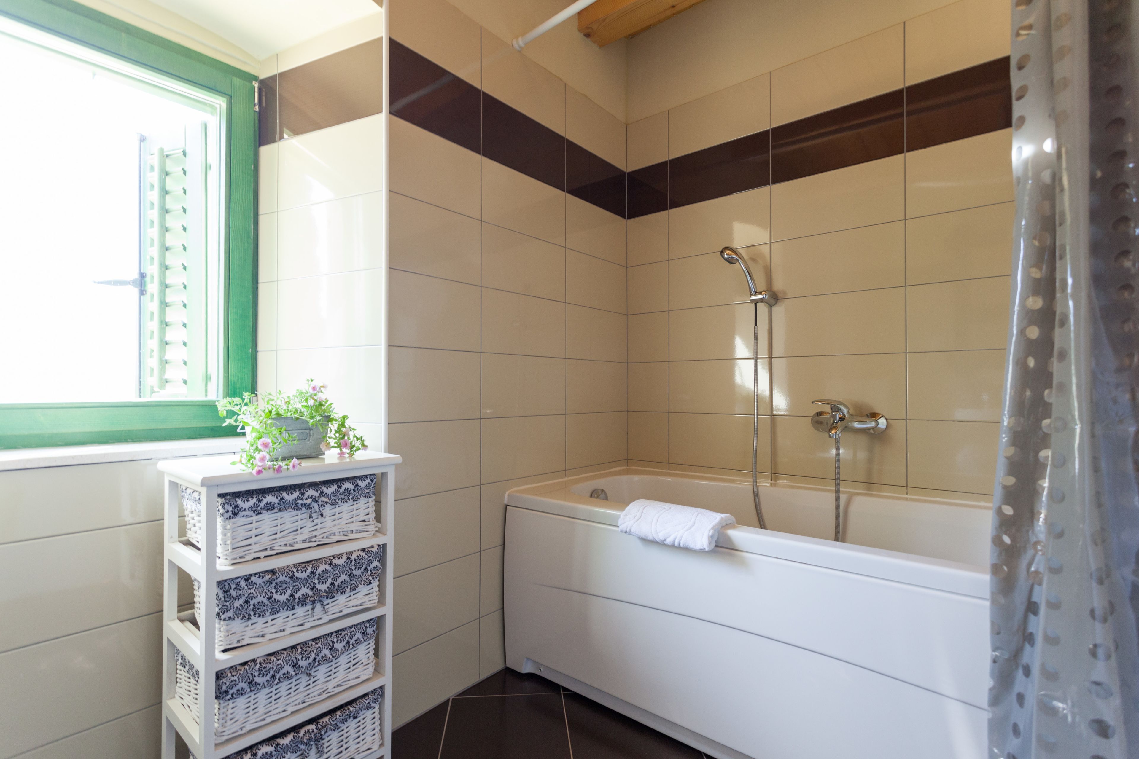 Traditioneel huis, terras, gedeeltelijk uitzicht op zee (4 Bedrooms) | Badkamer | Een haardroger, handdoeken