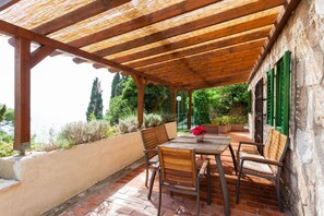 Outdoor dining - Cypress Cottage (Dubrovnik)