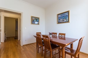 Comfort Apartment, Terrace (3 Bedrooms) | In-room dining