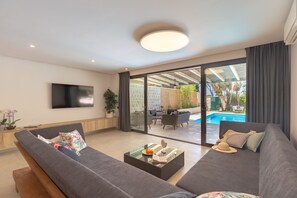 尊荣别墅, 私人游泳池 (5 Bedrooms) | 起居区 | 平板电视