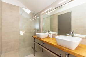 Premium Villa, Private Pool (5 Bedrooms) | Bathroom | Hair dryer, towels - Hedera Estate, Villa Hedera II (Dubrovnik)