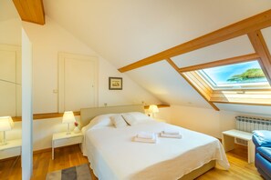 Casa tradicional, Terraza (3 Bedrooms) | 3 habitaciones, tabla de planchar con plancha, cunas y cuna de viaje 