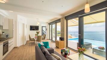 Villa, Private Pool, Sea View (3 Bedrooms) | Ruang tamu | TV skrin rata
