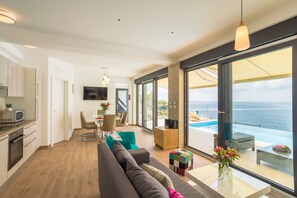 別墅, 私人泳池, 海景 (3 Bedrooms) | 客廳 | 平面電視
