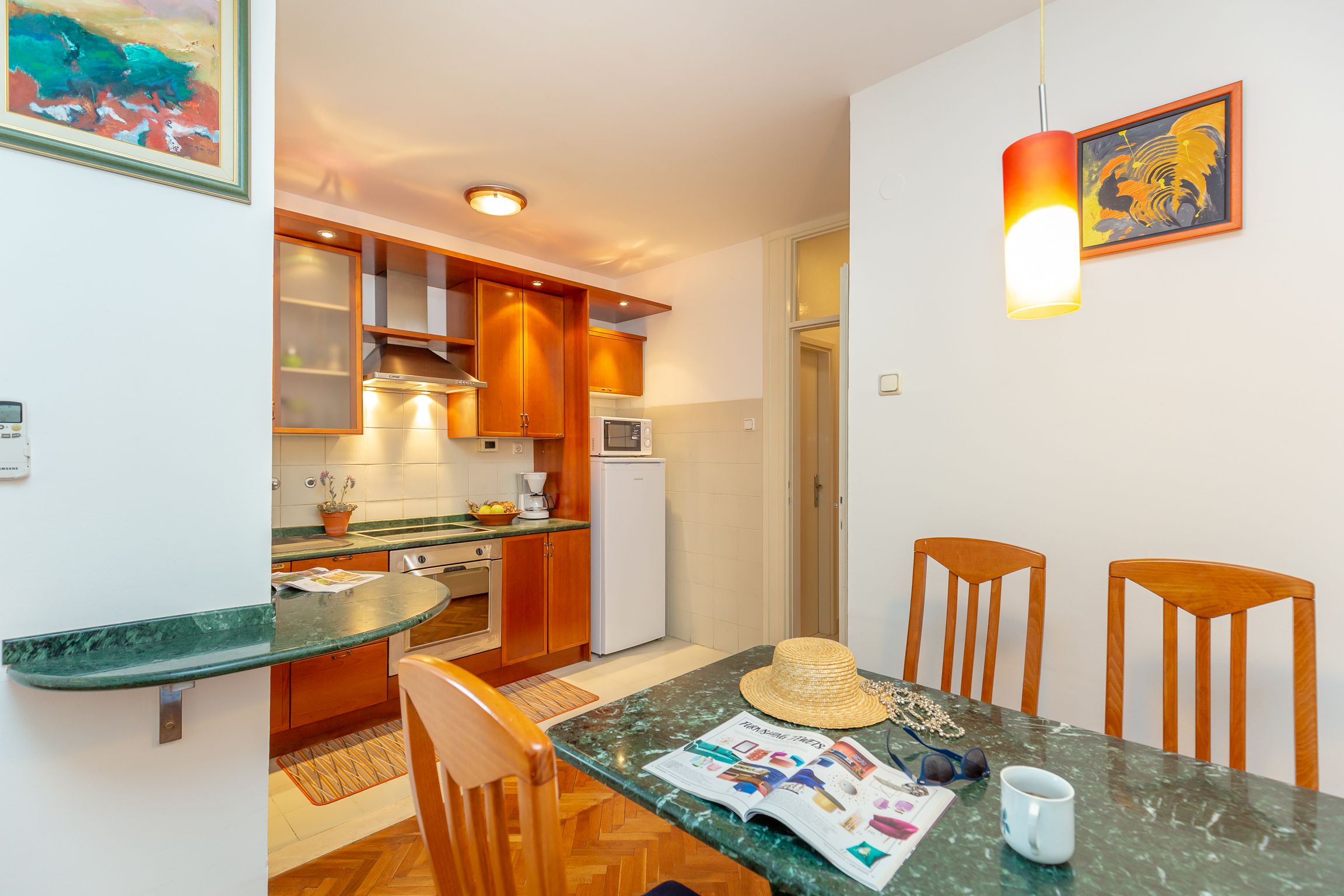 City Studio Suite, Private Bathroom (0 Bedroom) | Living area