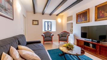 Traditional Villa, Private Pool (3 Bedrooms) | Living room