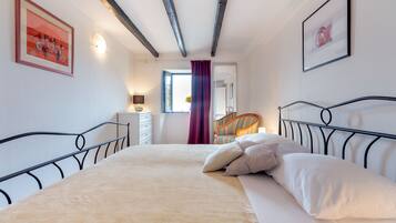 Villa tradicional, alberca privada (3 Bedrooms) | 3 habitaciones, tabla de planchar con plancha, cunas y cuna de viaje