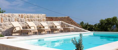 屋外プール、サンラウンジャー