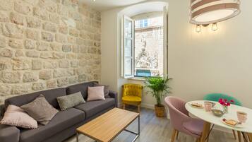 Superior Apartment (1 Bedroom) | Living area