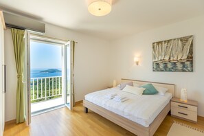 Vila, piscina particular, vista para o mar (3 Bedrooms) | 3 quartos, ferros/tábuas de passar roupa, berços (sobretaxa)