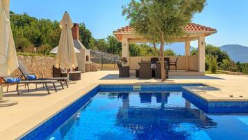 Outdoor pool, sun loungers