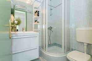 Villa (4 Bedrooms) | Bathroom | Shower, hair dryer, towels - Villa Florence - Mediterranean Garden&pool (Dubrovnik)