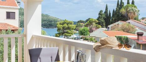 Villa (4 Bedrooms) | Balcon