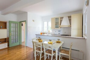 Vila (4 Bedrooms) | Área de estar