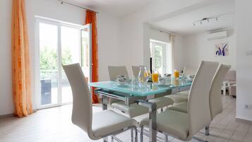 Villa, Private Pool (5 Bedrooms) | In-room dining