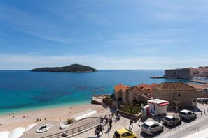 Pantai berhampiran, bar pantai 