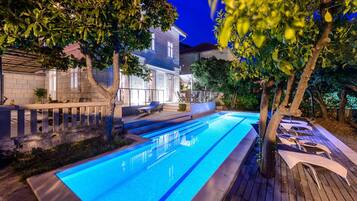 Outdoor pool, pool loungers