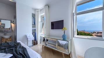 4 bedrooms, iron/ironing board, cots/infant beds, travel cot