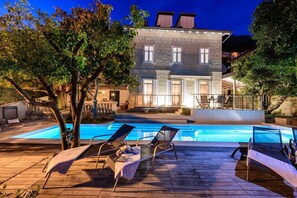 Outdoor pool, pool loungers - Villa Donna Paola (Dubrovnik)