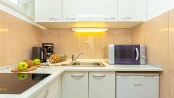 Apartment (2 Bedrooms) | Private kitchen | Fridge, microwave, stovetop, coffee/tea maker