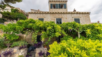 Apartment (2 Bedrooms) | Exterior