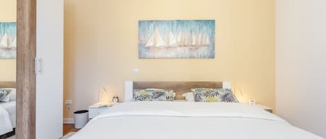 Grand Apartment, Balcony (3 Bedrooms) | 3 bedrooms, iron/ironing board, cribs/infant beds, travel crib