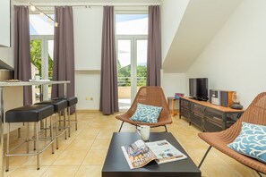 Apartamento urbano, terraço (1 Bedroom) | Área de estar | TV, DVD player