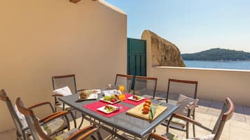 Apartment (3 Bedrooms) | Exterior