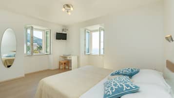 3 habitaciones, tabla de planchar con plancha, cunas y wifi gratis