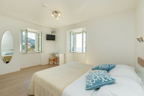 Apartamento grand, banheira de imersão, vista para o mar (3 Bedrooms) | 3 quartos, ferros/tábuas de passar roupa, berços (sobretaxa)