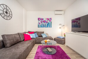 Villa Premium (3 Bedrooms) | Vardagsrum | Platt-tv