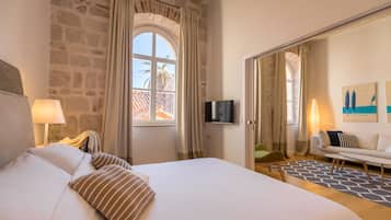 Gallery Apartment (1 Bedroom) | 1 bedroom, iron/ironing board, cribs/infant beds, free WiFi