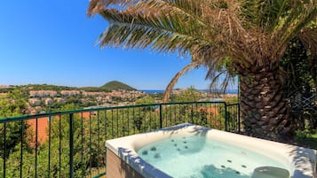 Bathtub spa outdoor