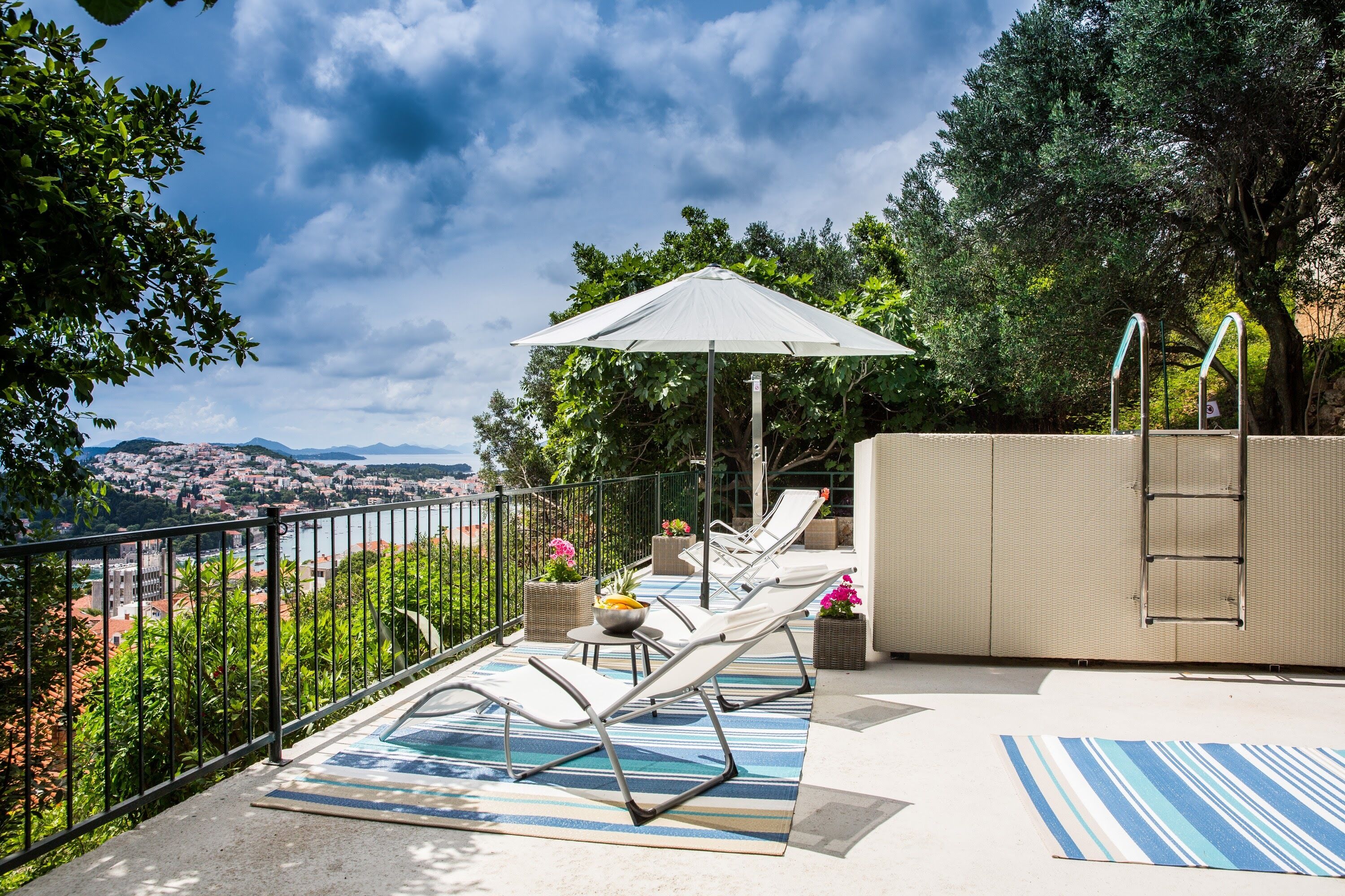 Sun deck